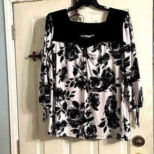 Size 22/24 Cato’s black and white top